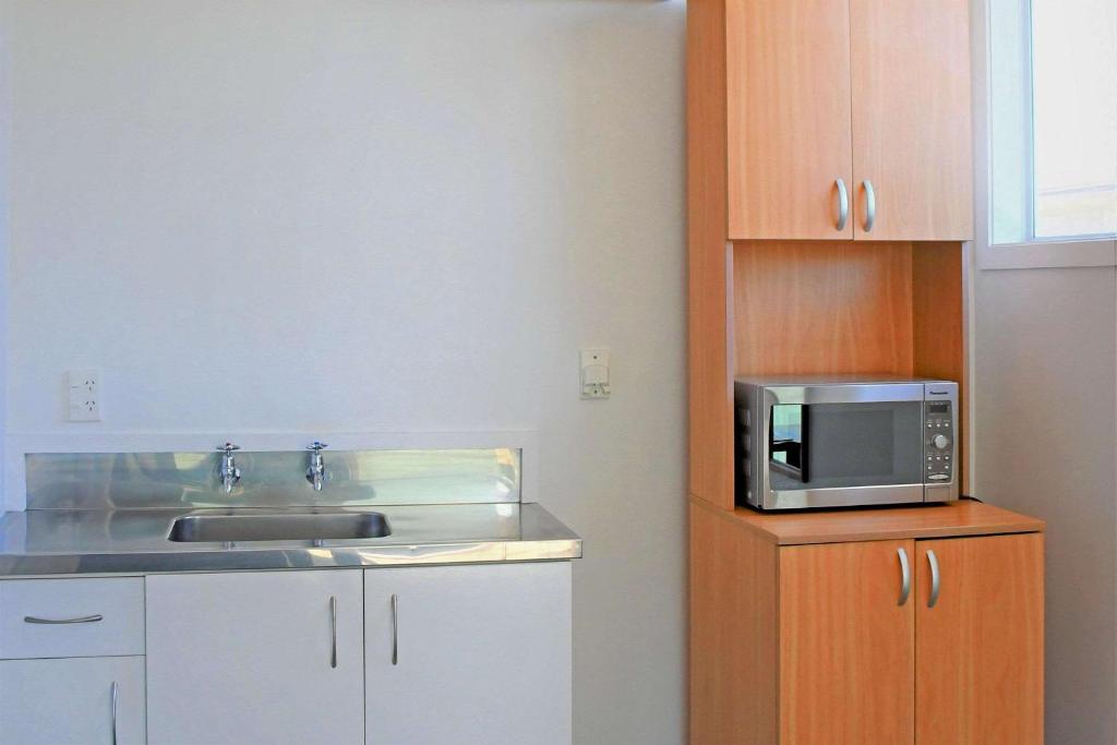 Comfort Inn Westshore Beach - Resim 34