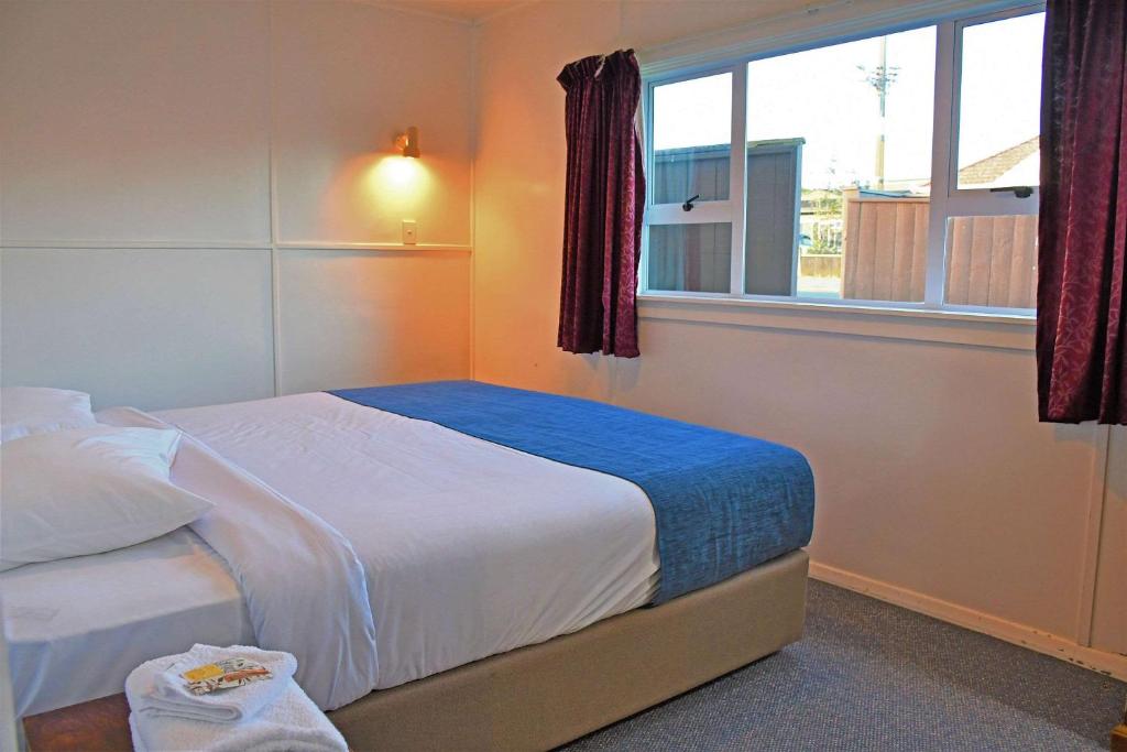 Postel nebo postele na pokoji v ubytování Comfort Inn Westshore Beach