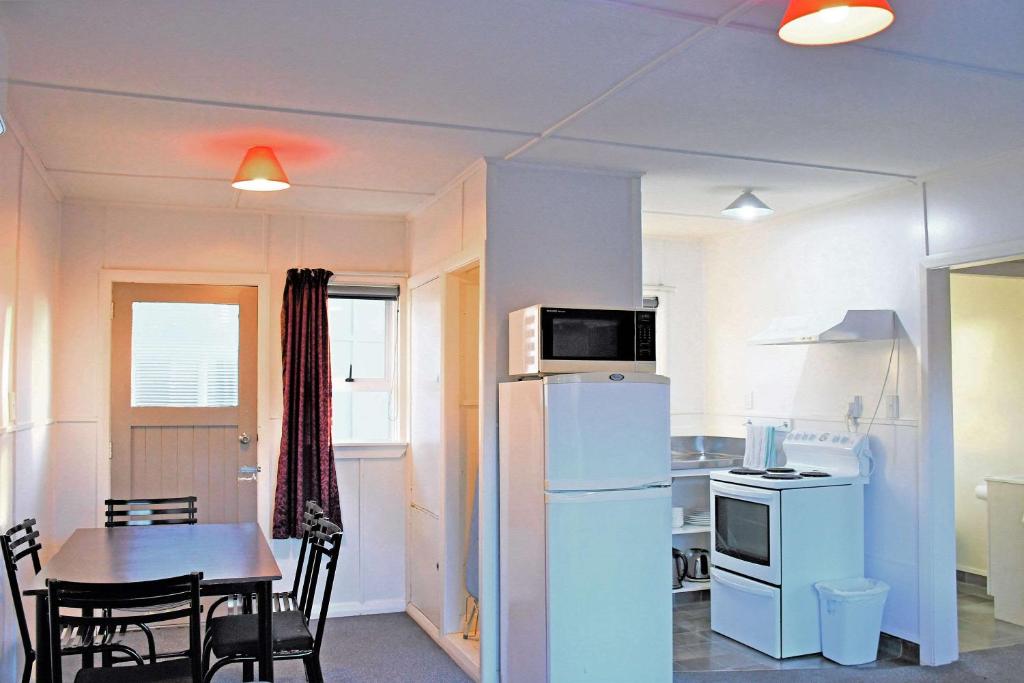 Kuchyň nebo kuchyňský kout v ubytování Comfort Inn Westshore Beach