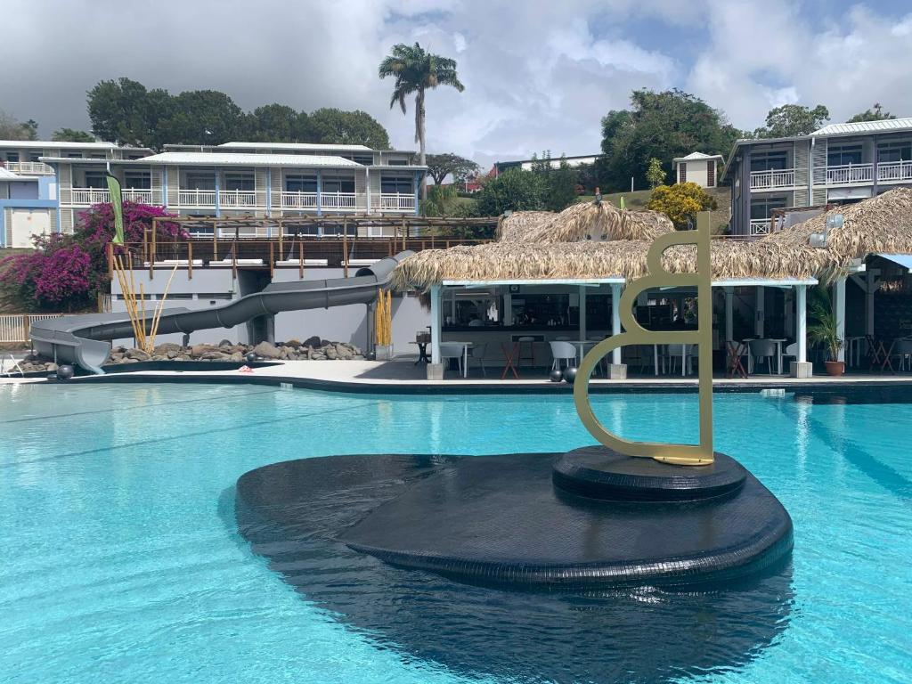 Bazén v ubytování Studio "Ti Joyau", vue mer, piscine, classé Tourisme 4 étoiles nebo v jeho okolí