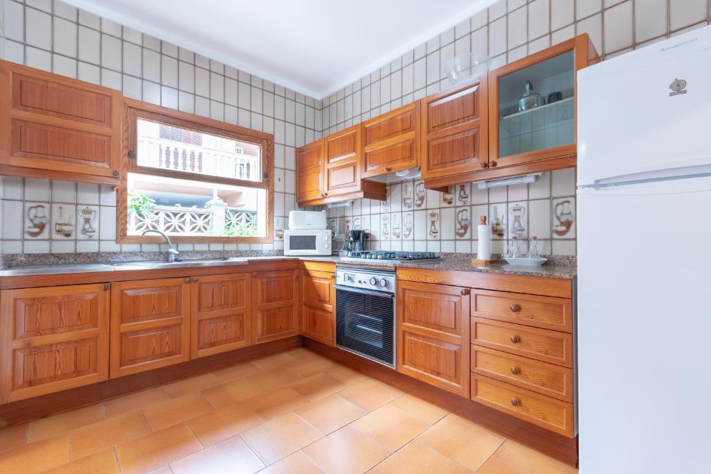 Kuchyň nebo kuchyňský kout v ubytování Villa Ànecs