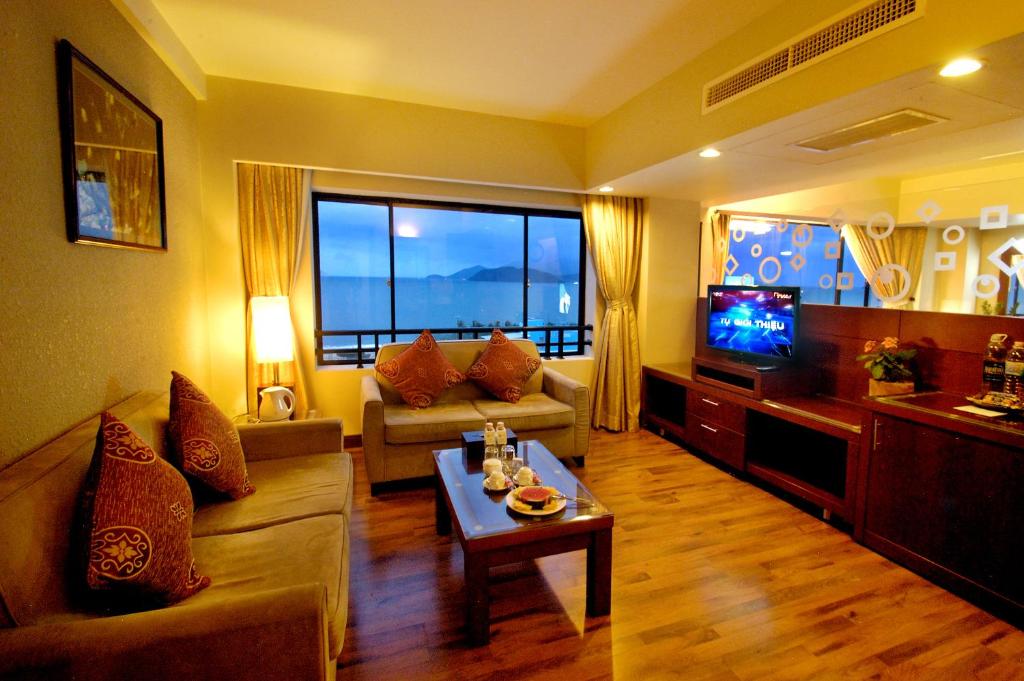 TV a/nebo společenská místnost v ubytování Asia Paradise Hotel