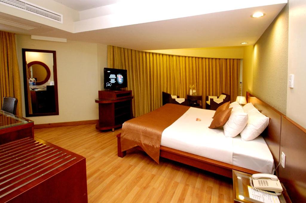 Asia Paradise Hotel - Deluxe Queen Room