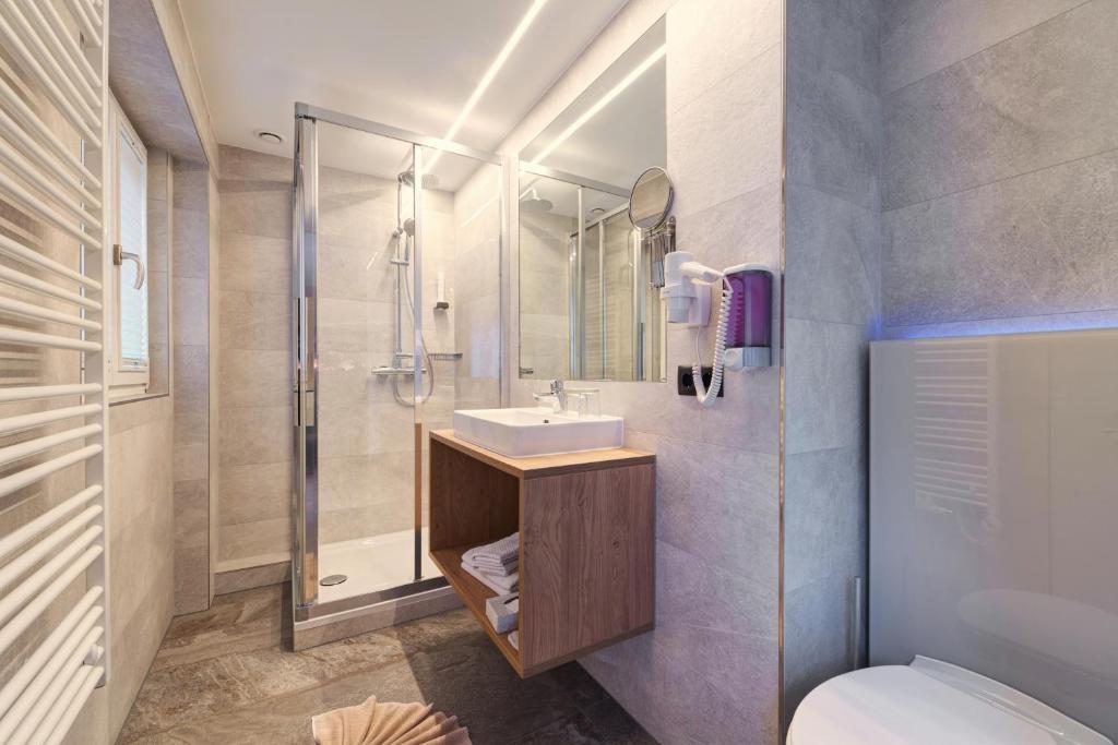 Koupelna v ubytování Hotel Enzian Paznaun