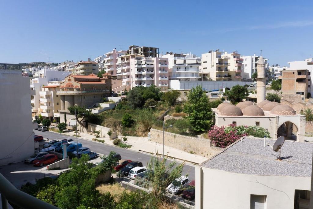 Výhľad na mesto Réthymno (mesto) alebo výhľad na mesto priamo z apartmánu