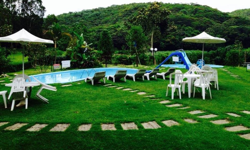 A piscina em ou perto de Hotel Chale Nosso Sítio