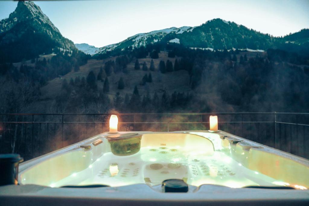 Nespecifikovaný výhled na hory nebo výhled na hory při pohledu z hotelu