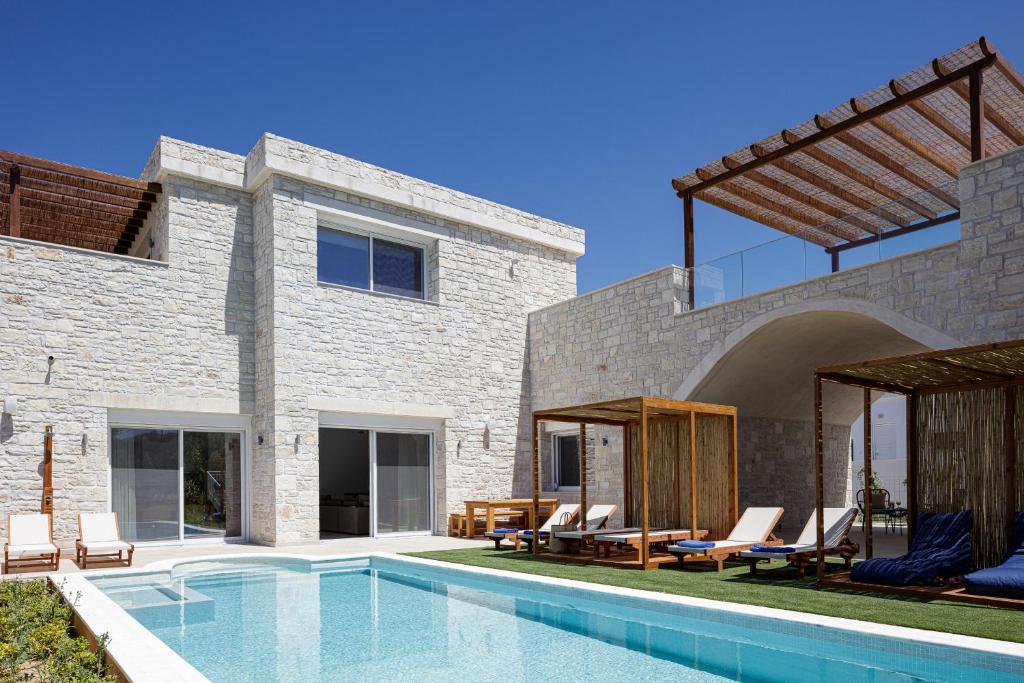 Villa con piscina y patio en Mandana Villa - With Private Pool & Jacuzzi en Agios Dimitrios