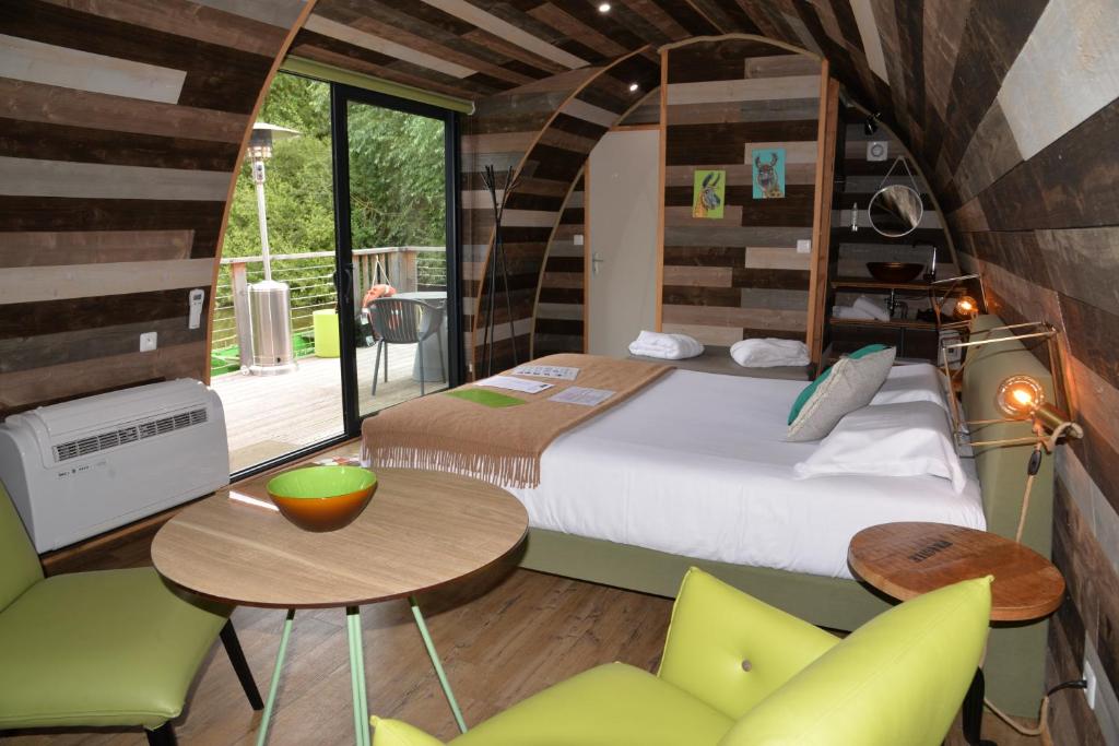 Postel nebo postele na pokoji v ubytování Lodges des grands crus