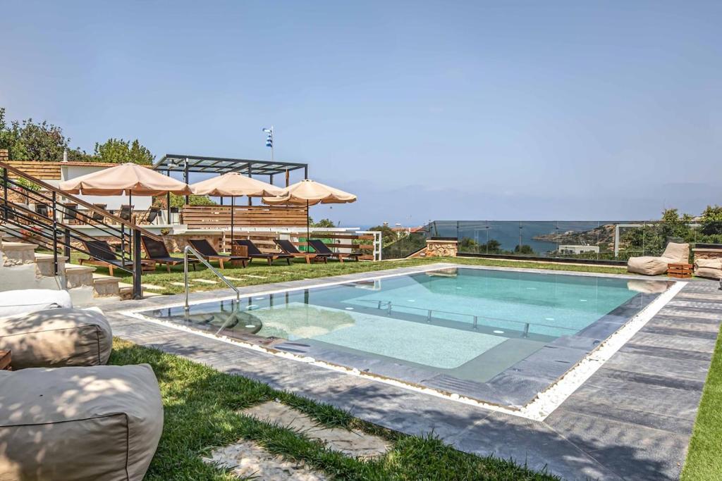 Bazén v ubytovaní Villa Staras - With Private Heated Pool & Jacuzzi alebo v jeho blízkosti