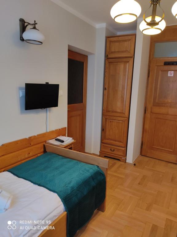 Televízia a/alebo spoločenská miestnosť v ubytovaní Pokoje Gościnne Zakopane