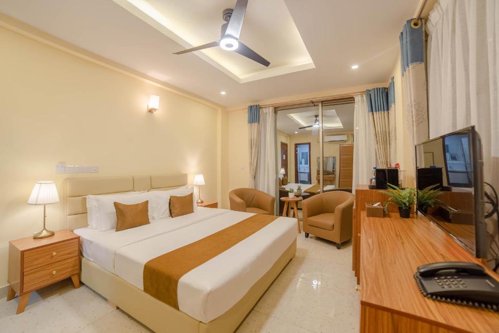 TV a/nebo společenská místnost v ubytování Amber Beach Hotel
