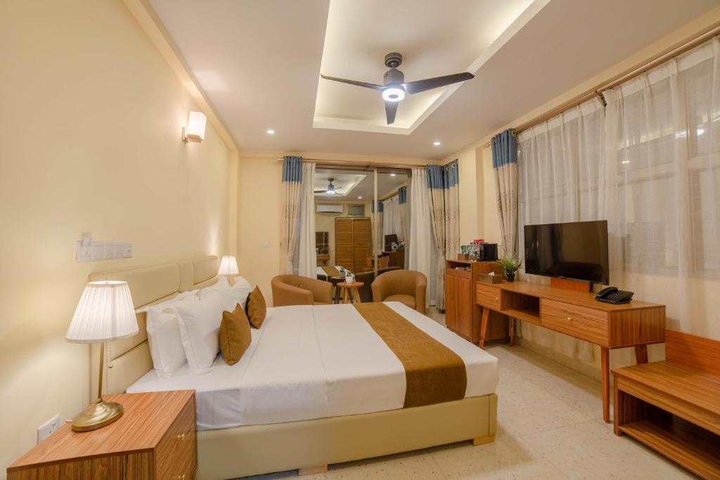 TV a/nebo společenská místnost v ubytování Amber Beach Hotel