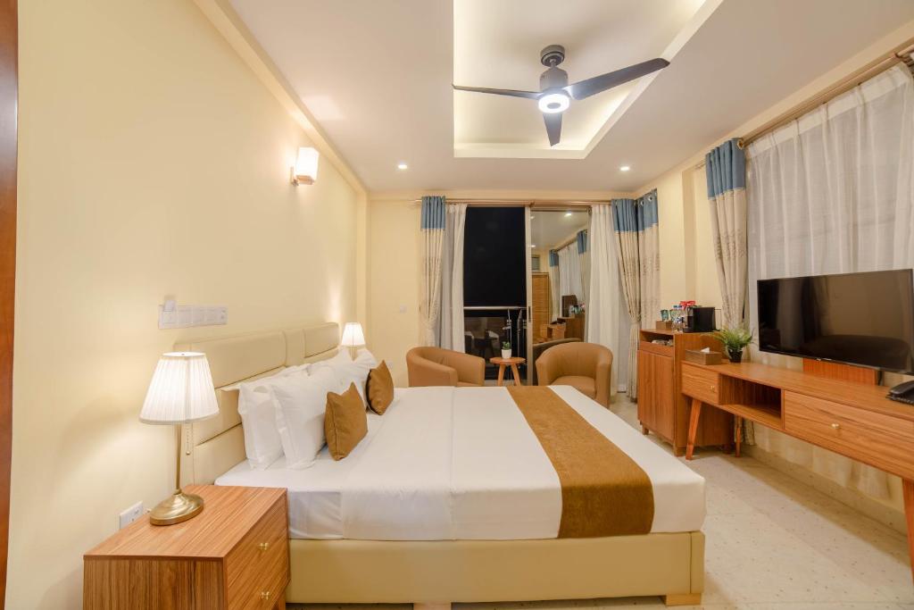 TV a/nebo společenská místnost v ubytování Amber Beach Hotel