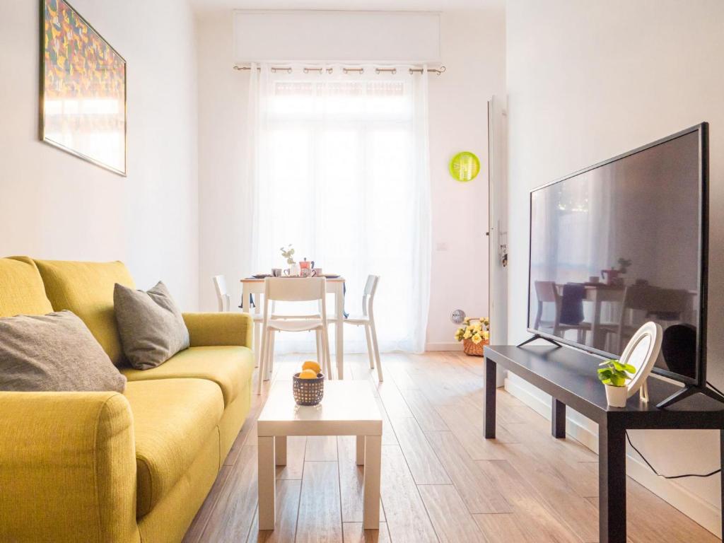 Televízia a/alebo spoločenská miestnosť v ubytovaní The Best Rent - Apartment close to Porta Romana