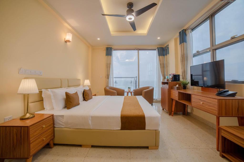 Postel nebo postele na pokoji v ubytování Amber Beach Hotel