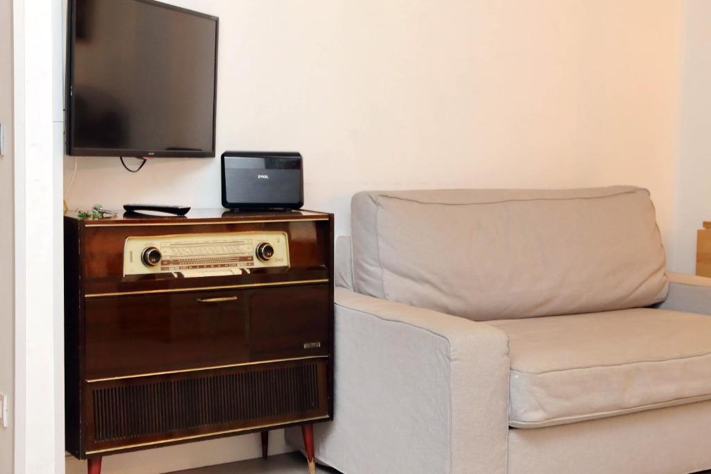 Telewizja i/lub zestaw kina domowego w obiekcie Trastevere