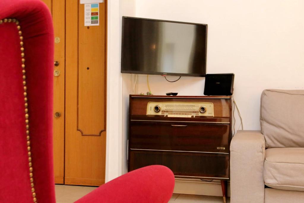 Telewizja i/lub zestaw kina domowego w obiekcie Trastevere