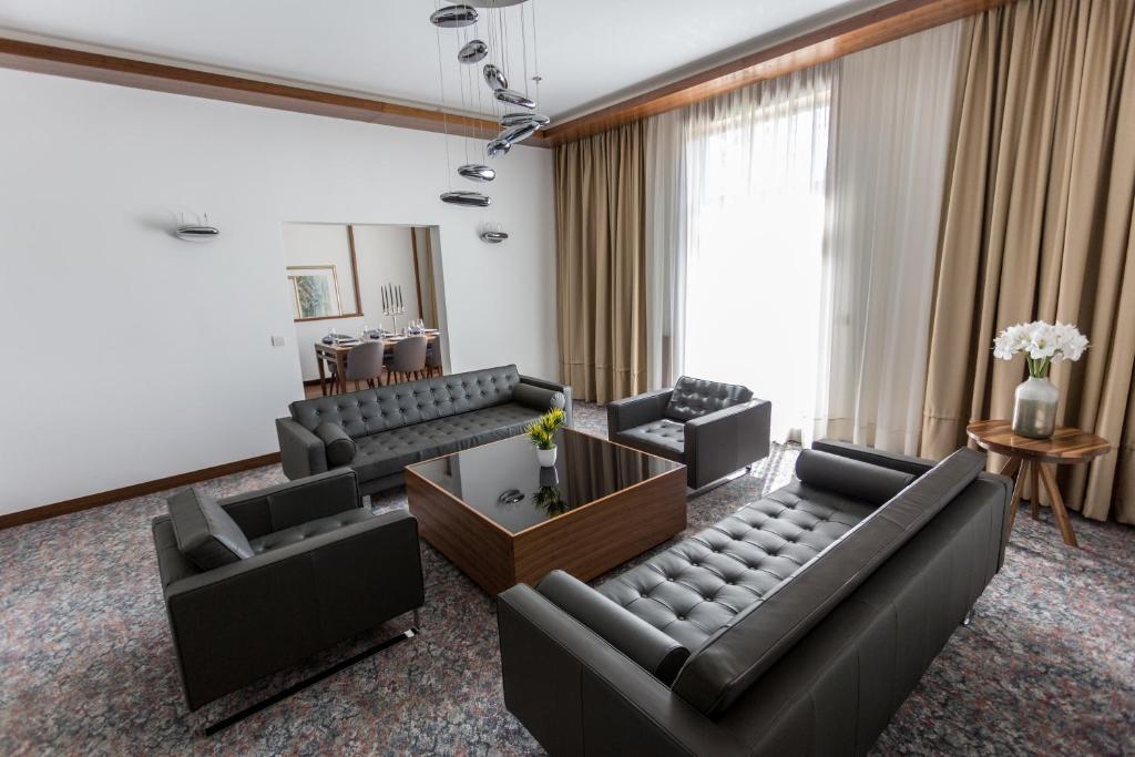 Posezení v ubytování Hotel Austria & Bosna
