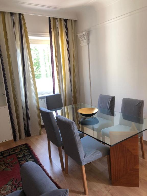 Posedenie v ubytovaní Unìco a Roma