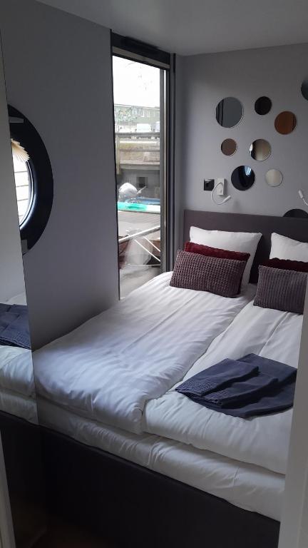 Postel nebo postele na pokoji v ubytování La Mare Resort