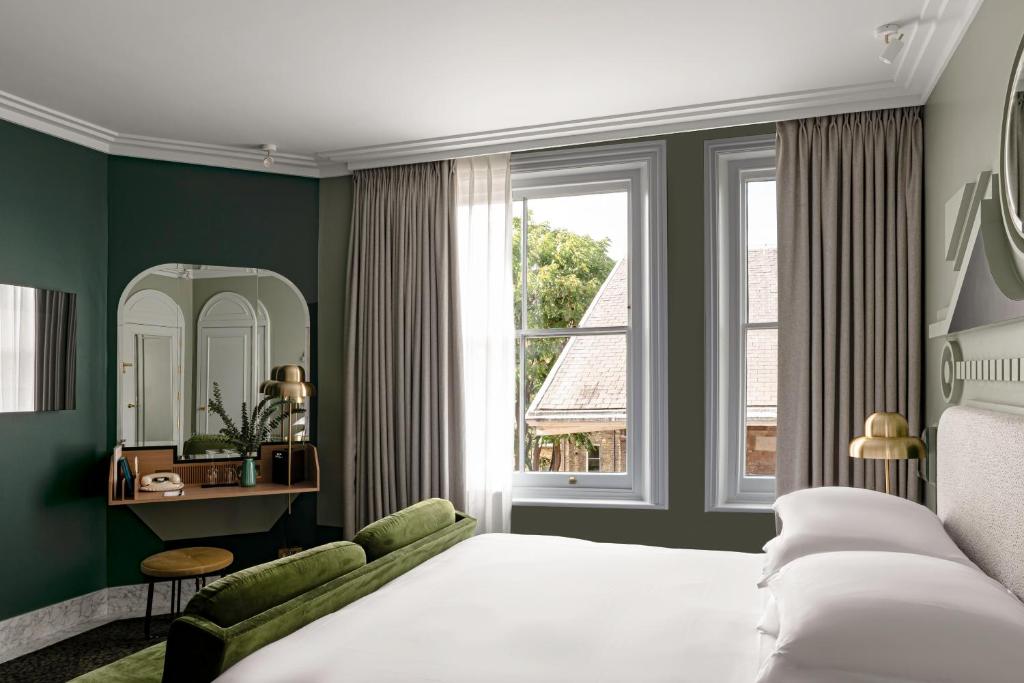 Gallery image of The Henrietta Hotel in London