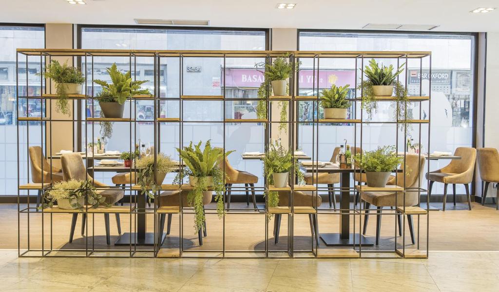 Catalonia Barcelona 505 - Resim 15