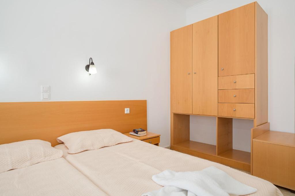 Postel nebo postele na pokoji v ubytování Adonis Hotel