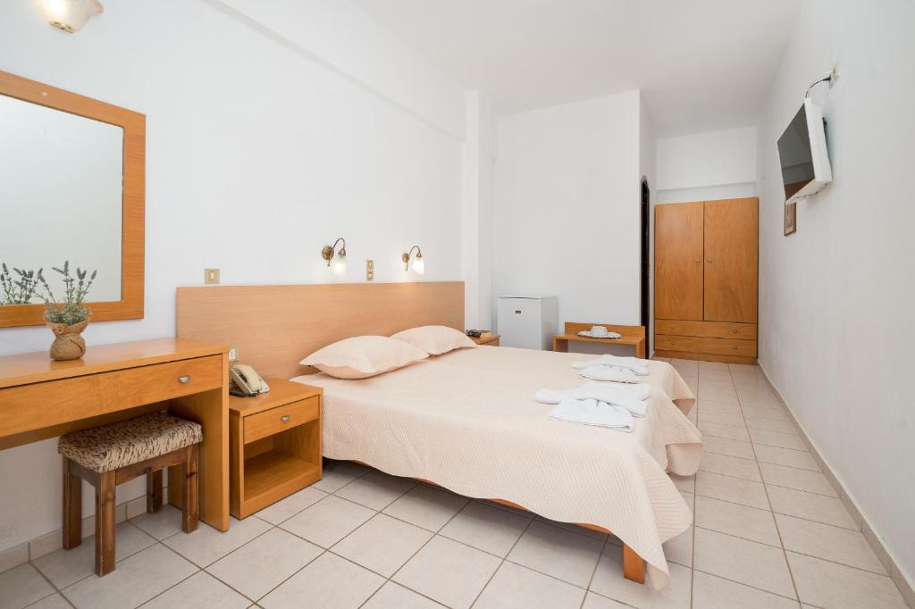 Postel nebo postele na pokoji v ubytování Adonis Hotel