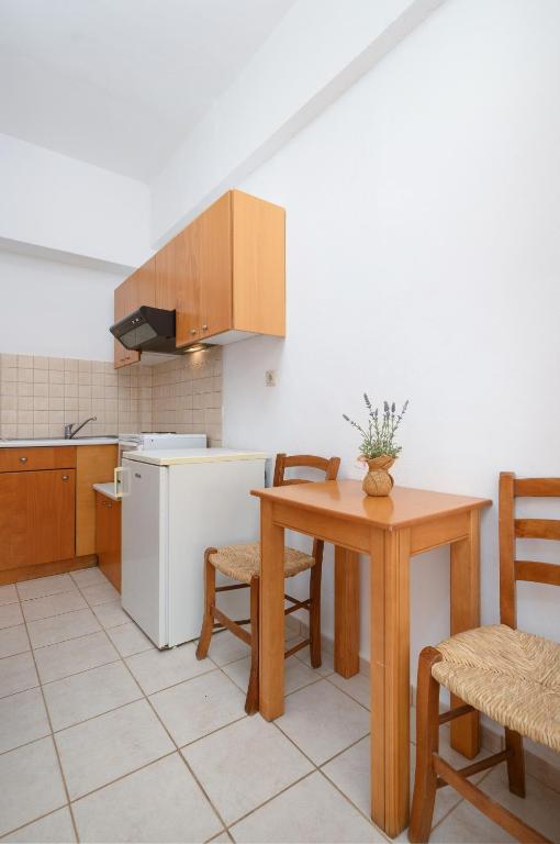 Kuchyň nebo kuchyňský kout v ubytování Adonis Hotel