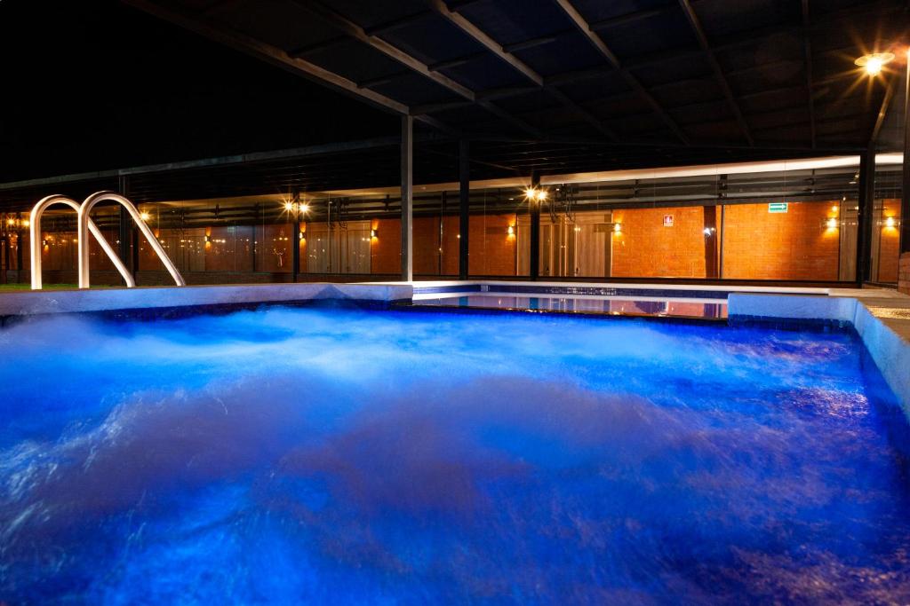 Bazén v ubytování Hotel Brök San Juan del Río nebo v jeho okolí