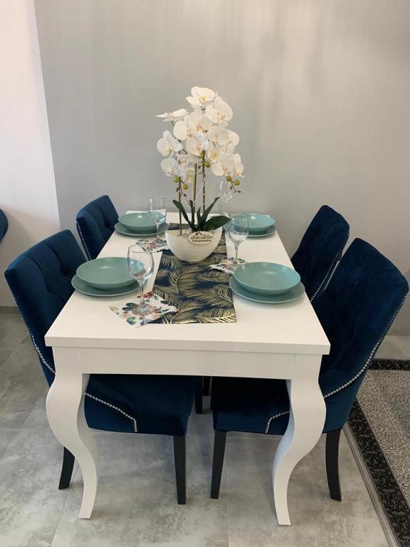 Posedenie v ubytovaní Apartament Rysy ApartamentyZakopianskie Basen Sauna Jacuzzi