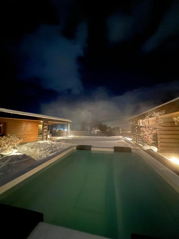 Bazén v ubytování B&B Boutique Apartment Oberwiesen nebo v jeho okolí