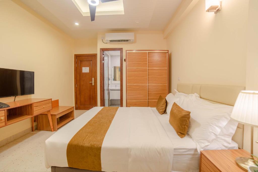Postel nebo postele na pokoji v ubytování Amber Beach Hotel