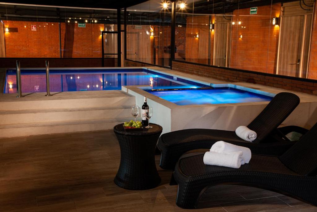Bazén v ubytování Hotel Brök San Juan del Río nebo v jeho okolí