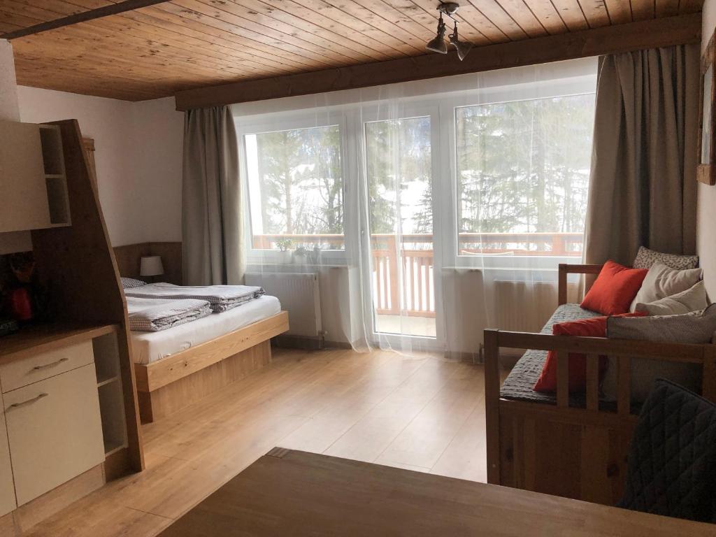 Postel nebo postele na pokoji v ubytování Karwendel-Lodge