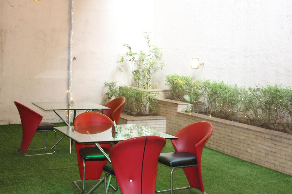 Zahrada ubytování Lime Tree Hotel Sushant Lok Gurgaon Sector 29 Next to IFFCO CHOWK metro