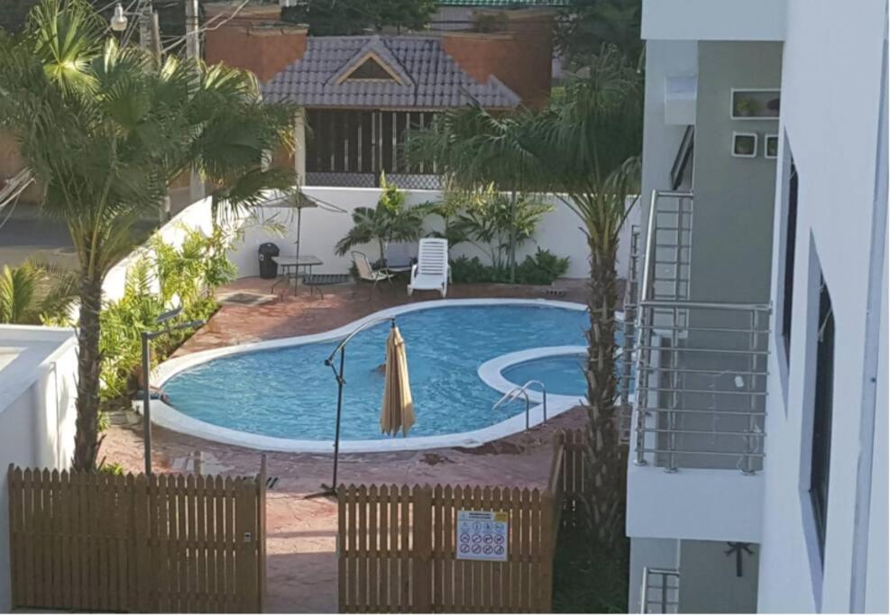 Výhled na bazén z ubytování Moderno Apartamento amueblado Full 3 habitaciones, wifi, Netflix nebo okolí