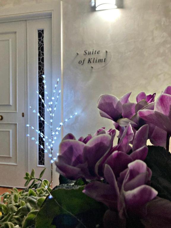 Fotografie z fotogalerie ubytování SUITE OF KLIMT v destinaci Porto Cesareo