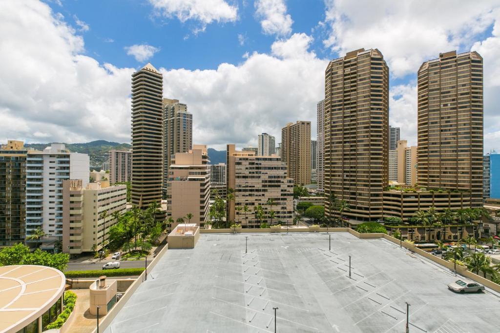 Gallery image of Ilikai Marina 1495 City View Studio in Honolulu