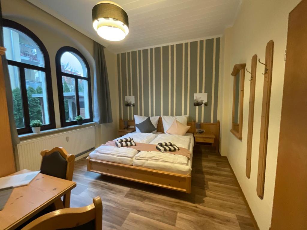 Postel nebo postele na pokoji v ubytování Pension Lindenhof