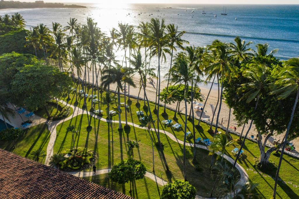 an aerial view of the beach and palm trees at Hotel Tamarindo Diria Beach Resort in Tamarindo