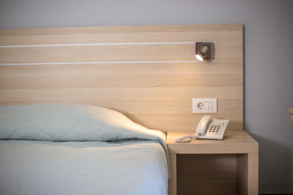 Postel nebo postele na pokoji v ubytování Hotel Niriides Beach