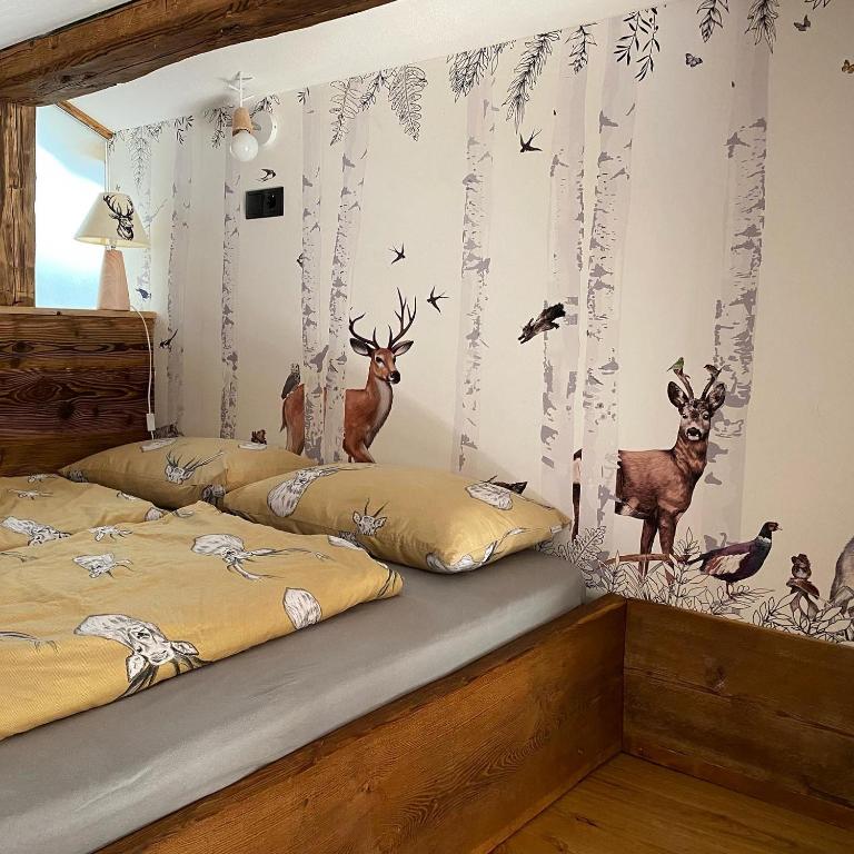 A bed or beds in a room at Grieshof am Pühel