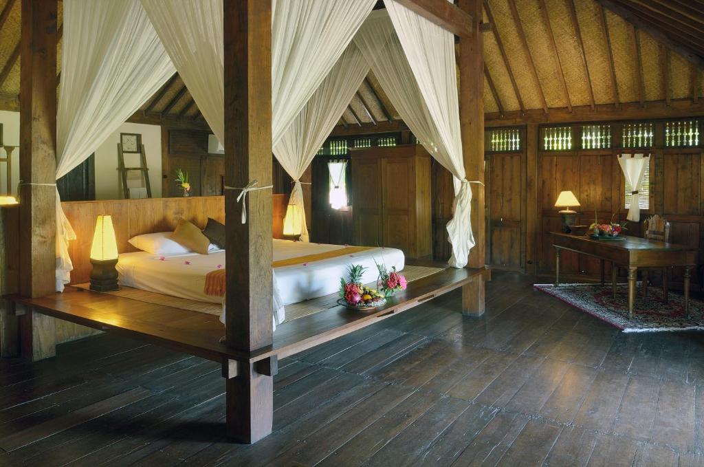 Postel nebo postele na pokoji v ubytování Desa Dunia Beda Resort