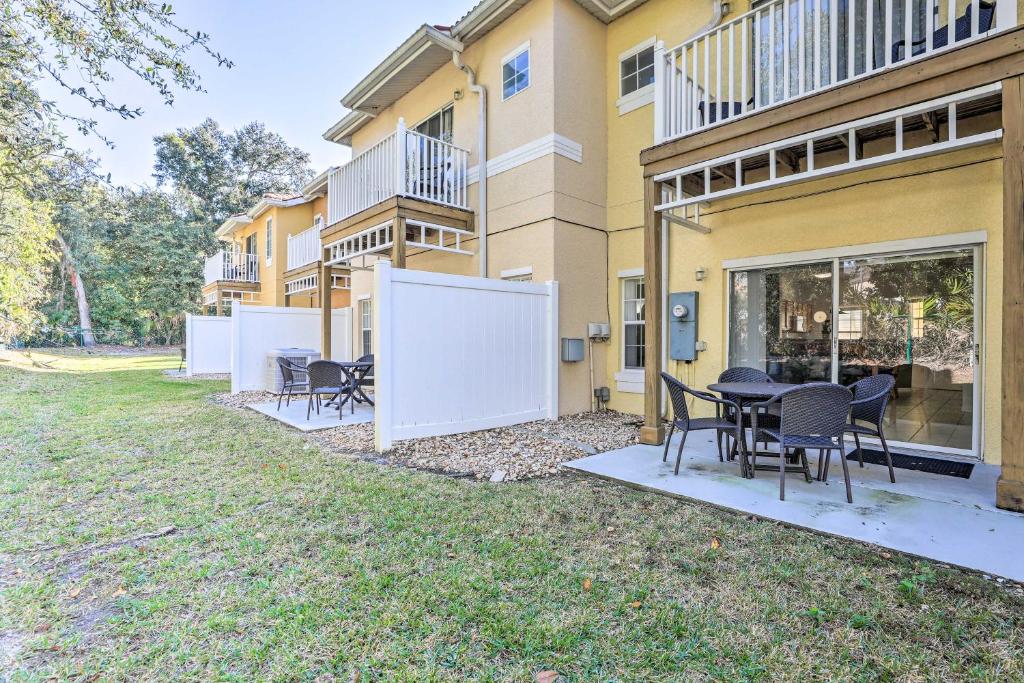 Townhome with Balcony and Grill, 7 Mi to Disney!