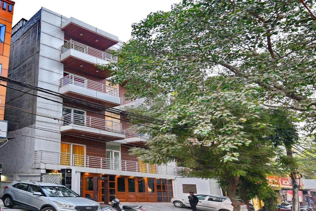 Hotel Silver Saffron Near Paschim Vihar Metro Station