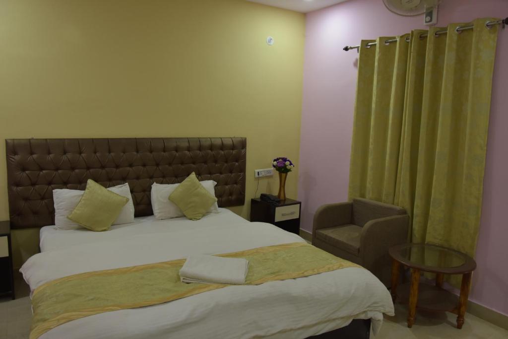 Postel nebo postele na pokoji v ubytování Hotel Sarweshwary