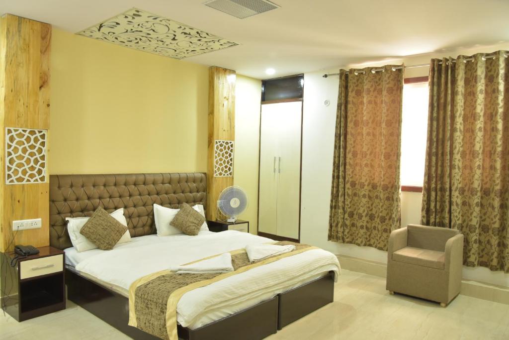 Postel nebo postele na pokoji v ubytování Hotel Sarweshwary