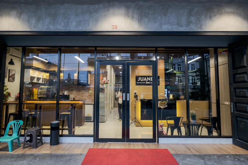 Restaurace v ubytování RedDoorz Plus @ Jalan Juanda Medan